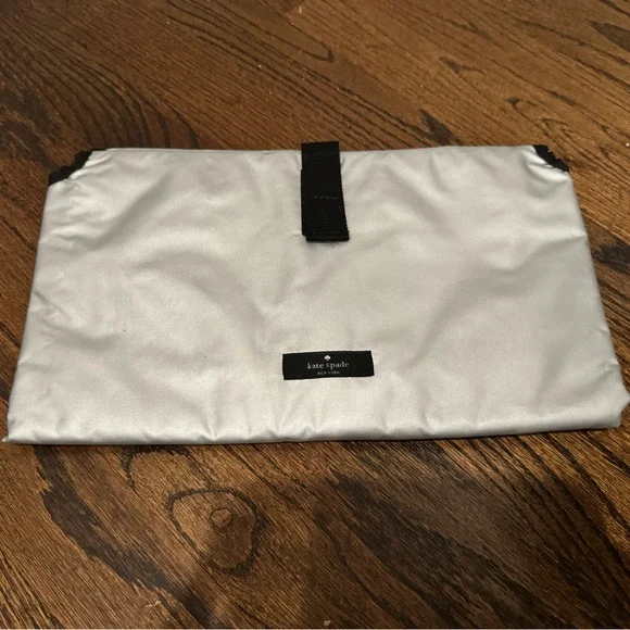 Kate Spade Stevie diaper bag! Like new - Picture 9 of 11